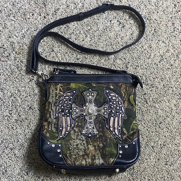 Cowgirl Trendy Camouflage Crossbody Bag with Embellished Cross 3 L Compartments - Picture 1 of 12